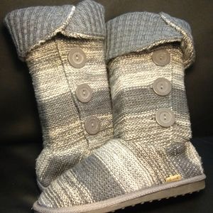 Size 8 Mukluks A la Mode Tall Gray Slip On Indoor Outdoor Sweater Boots